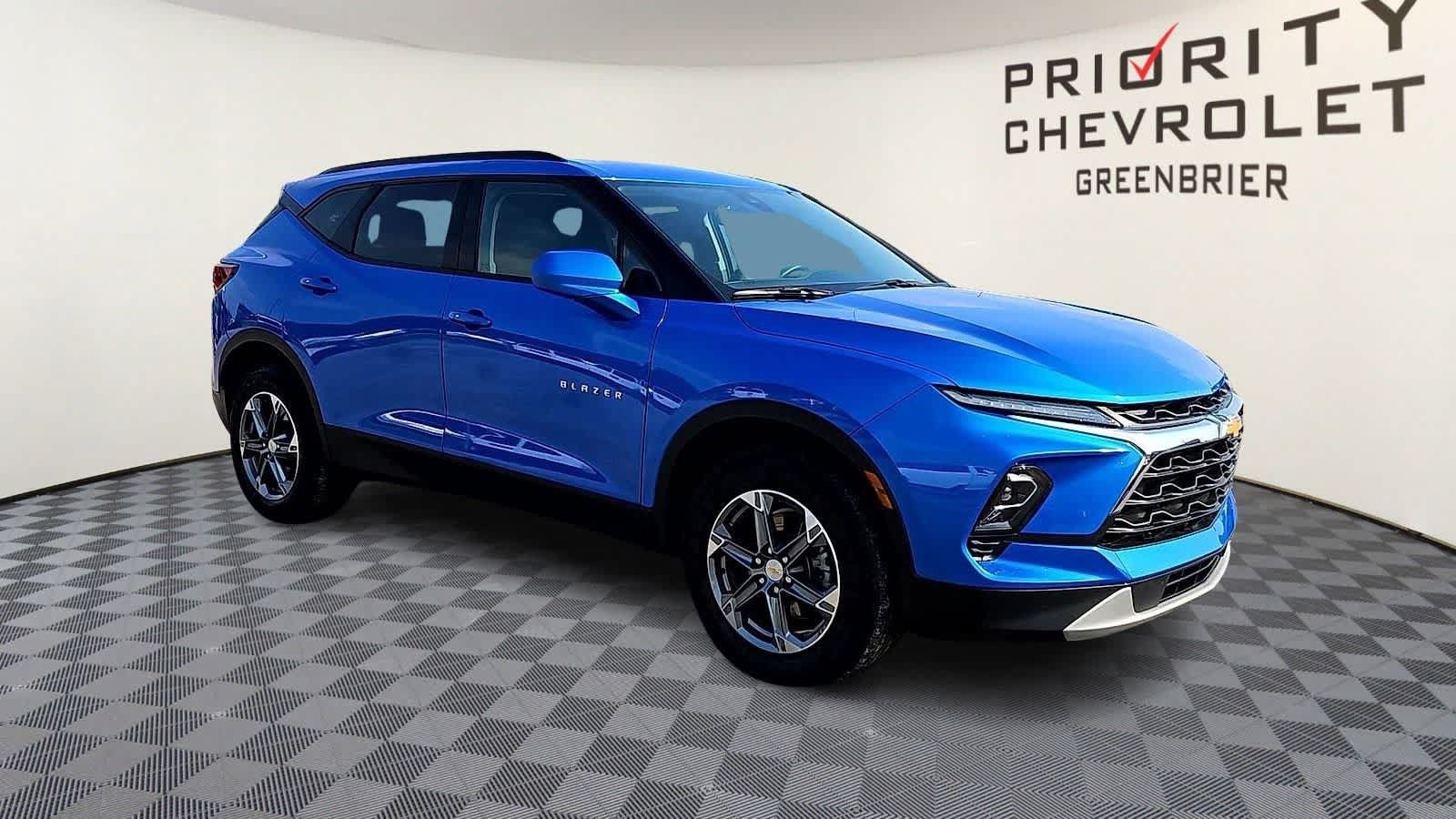 Used 2025 Chevrolet Blazer LT w/ Convenience Package FWD image 2