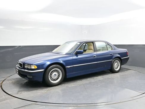 Used 2001 BMW 740i RWD image 7