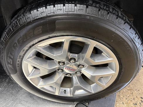 Used 2018 Chevrolet Suburban LT image 32