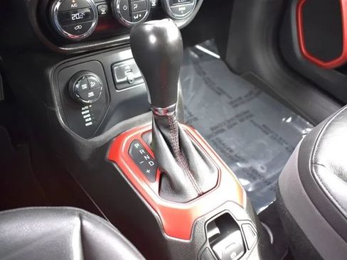 Used 2016 Jeep Renegade Trailhawk w/ Premium Trailhawk Package AWD/4WD image 26