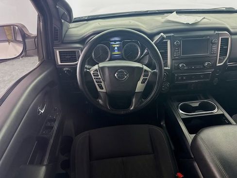 Used 2018 Nissan Titan SV w/ SV Convenience Package image 25