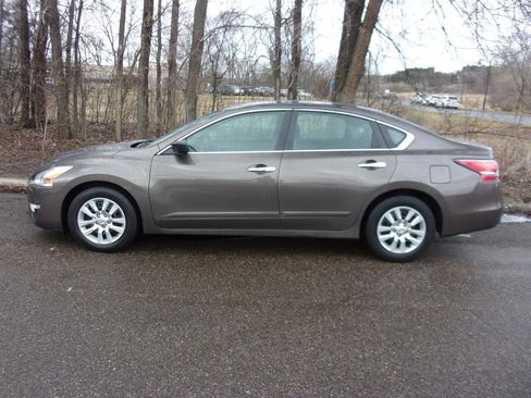 Used 2015 Nissan Altima 2.5 S w/ Power Driver Seat Package image 2
