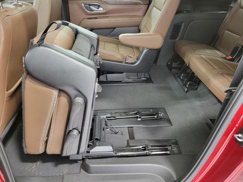 Used 2024 Chevrolet Suburban High Country image 25