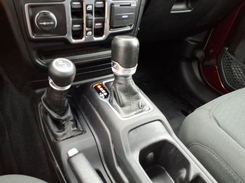 Used 2021 Jeep Gladiator Sport AWD/4WD image 19