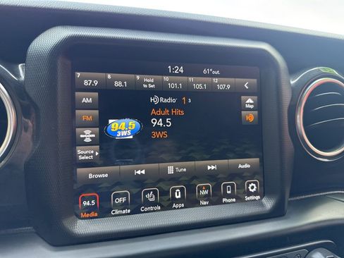 Used 2020 Jeep Wrangler Unlimited Sahara image 24