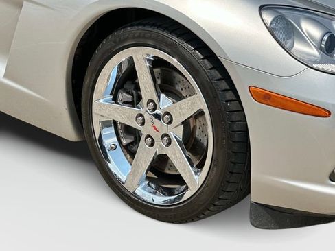 Used 2006 Chevrolet Corvette Coupe w/ Performance Package RWD image 28