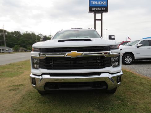 New 2026 Chevrolet Silverado 3500 LT AWD/4WD image 3