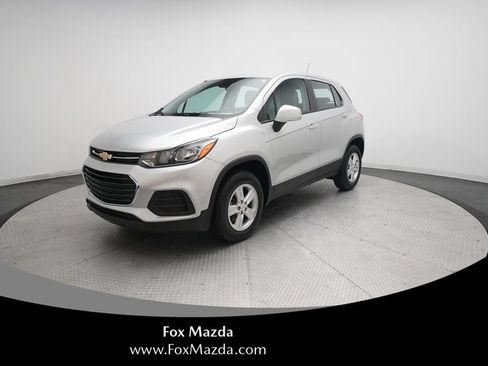 Used 2018 Chevrolet Trax LS AWD/4WD image 1