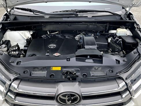 Used 2018 Toyota Highlander Limited Platinum AWD/4WD image 10