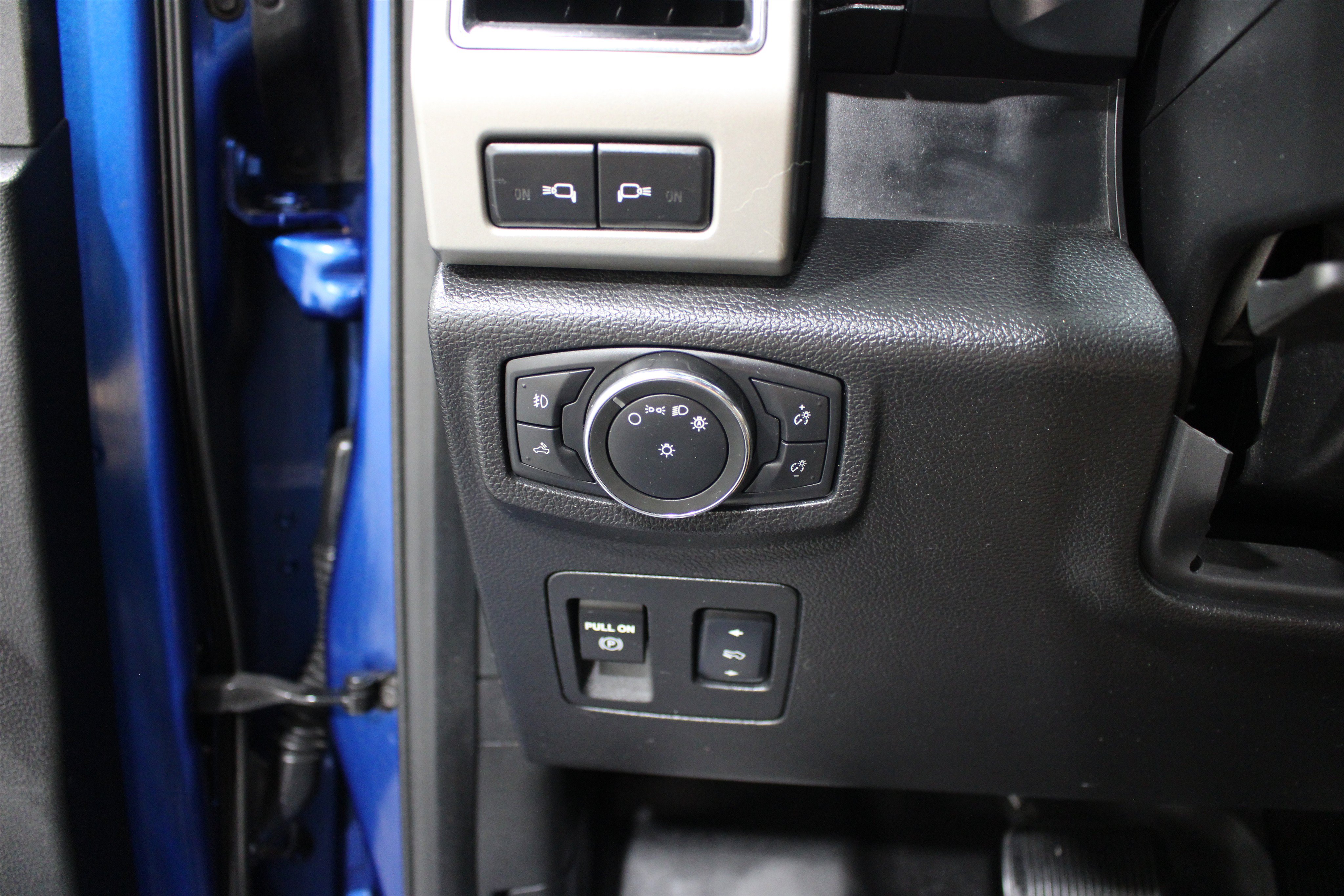 Used 2018 Ford F150 Lariat AWD/4WD image 9