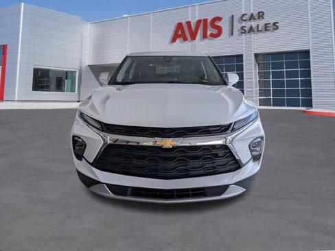 Used 2025 Chevrolet Blazer LT FWD image 2