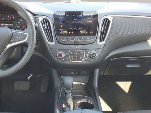 Used 2021 Chevrolet Malibu LT FWD image 29