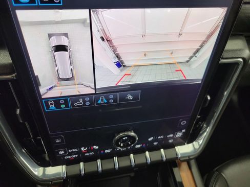 Used 2025 GMC Yukon XL Denali image 15