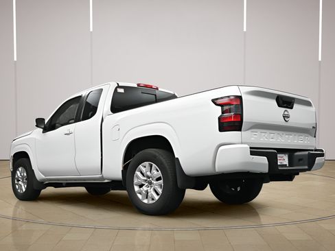 Certified 2024 Nissan Frontier SV w/ SV Convenience Package RWD image 27