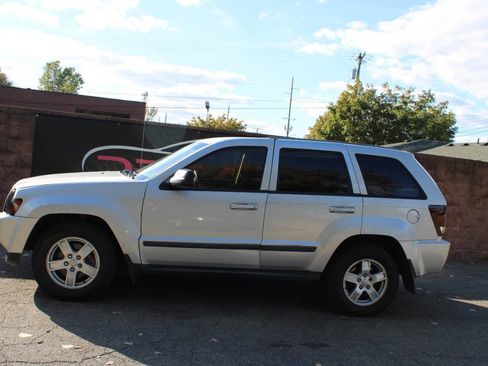 Used 2007 Jeep Grand Cherokee Laredo AWD/4WD image 2