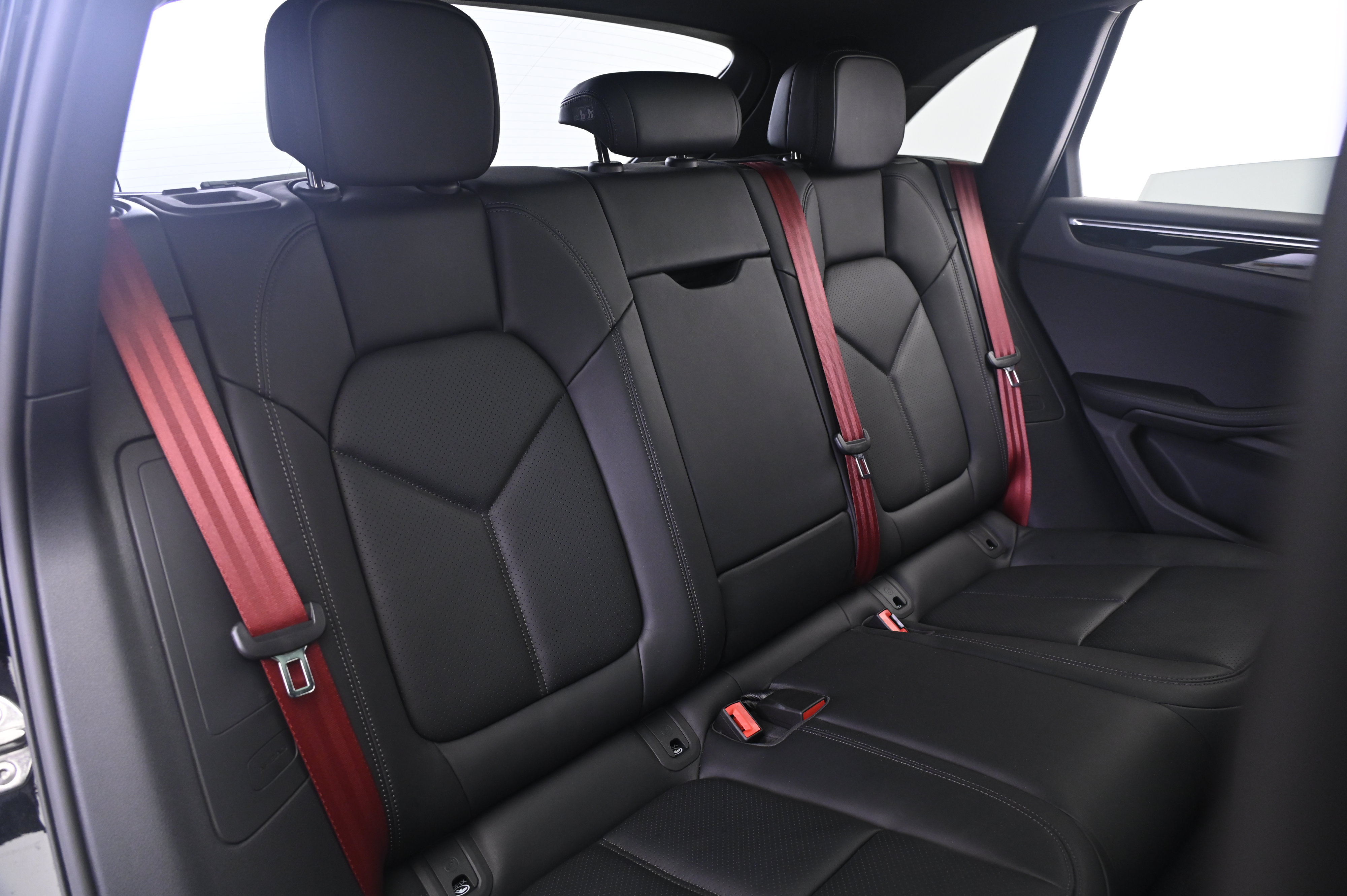 Certified 2023 Porsche Macan S AWD/4WD image 19