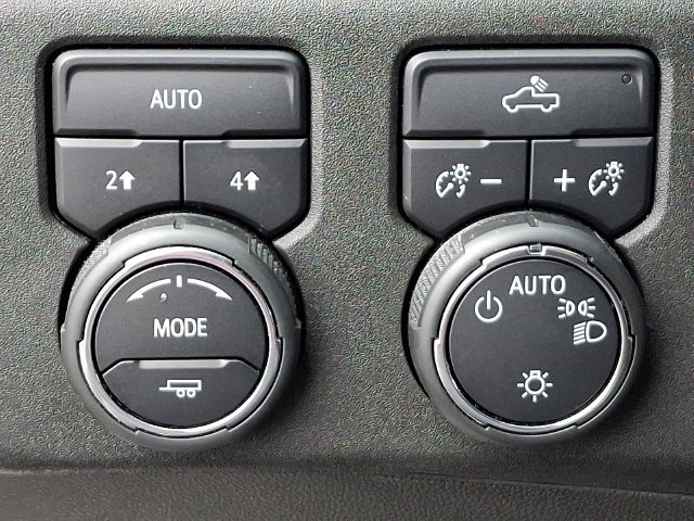Used 2023 Chevrolet Silverado 1500 LT AWD/4WD image 9