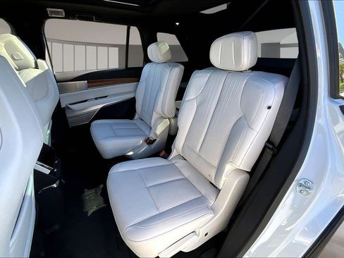 New 2026 Cadillac Vistiq Sport w/ LPO, Floor Liner Package AWD/4WD image 10