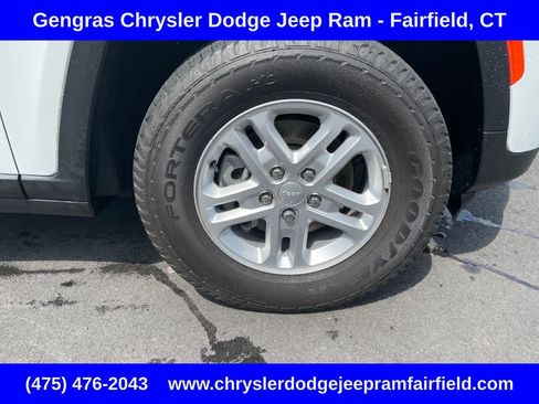 Certified 2023 Jeep Grand Cherokee Laredo w/ Luxury Tech Group I AWD/4WD image 9