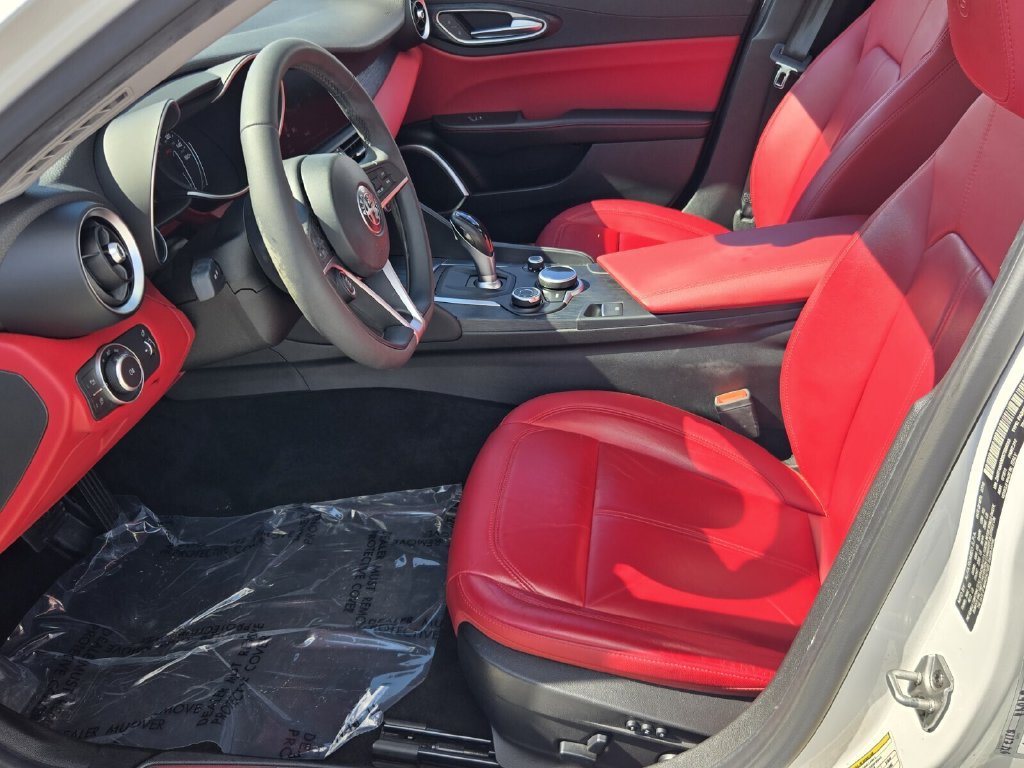 Used 2019 Alfa Romeo Giulia w/ Quick Order Package 22K Sport RWD image 10