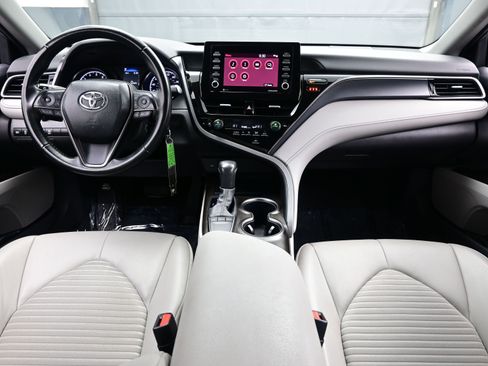 Used 2024 Toyota Camry SE image 17