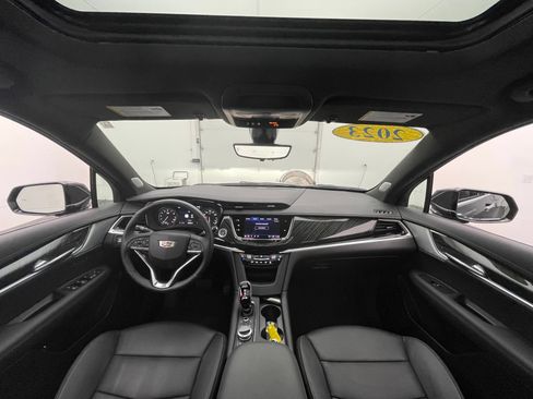 Used 2023 Cadillac XT6 Premium Luxury w/ Technology Package AWD/4WD image 3