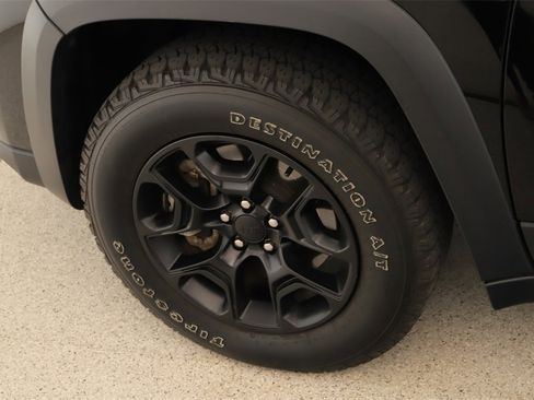 Used 2022 Jeep Cherokee Latitude w/ Sun & Sound Group image 32