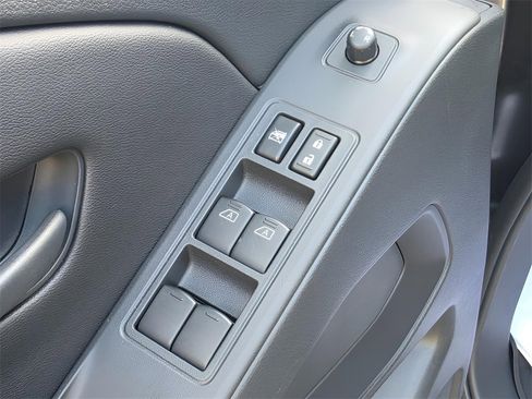 New 2026 Nissan Frontier SV image 18