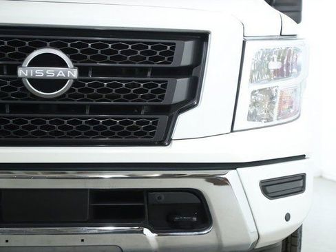 Used 2024 Nissan Titan SV w/ SV Convenience Package image 8