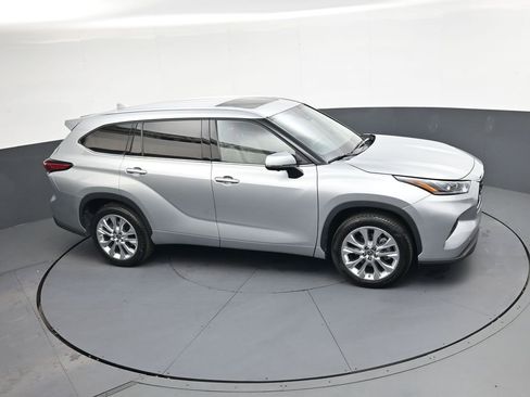 Used 2023 Toyota Highlander Limited image 26