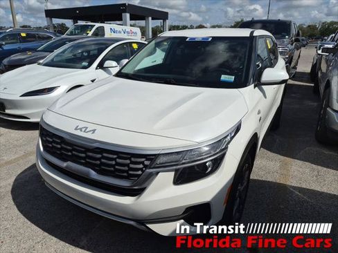 Used 2022 Kia Seltos LX AWD/4WD image 2