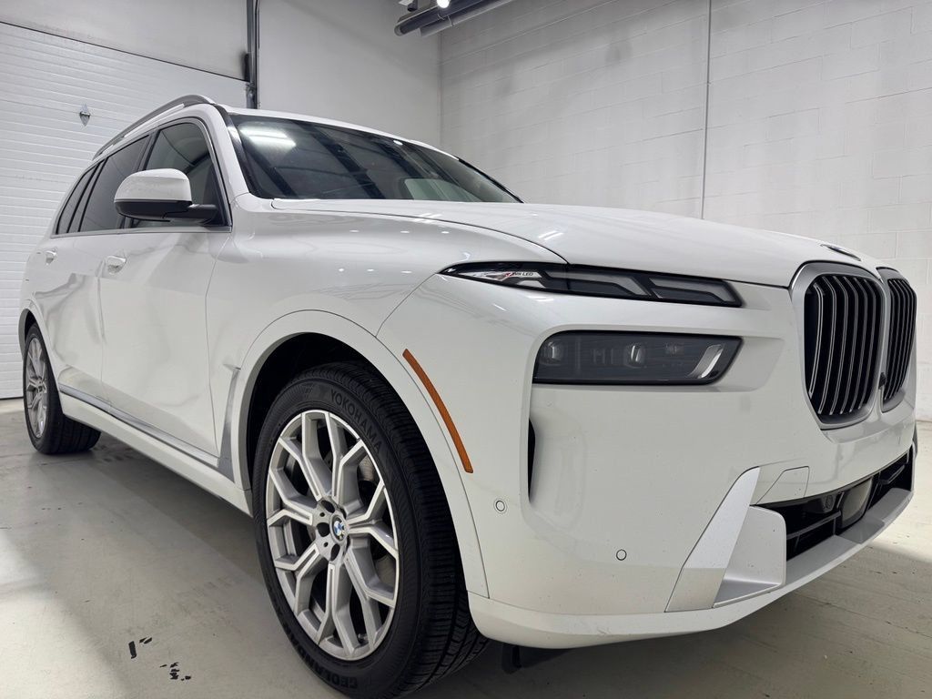 Used 2023 BMW X7 xDrive40i AWD/4WD image 5