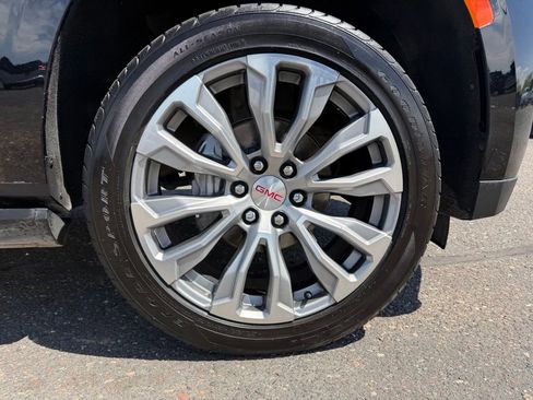 Used 2021 GMC Yukon Denali w/ Denali Ultimate Package AWD/4WD image 18