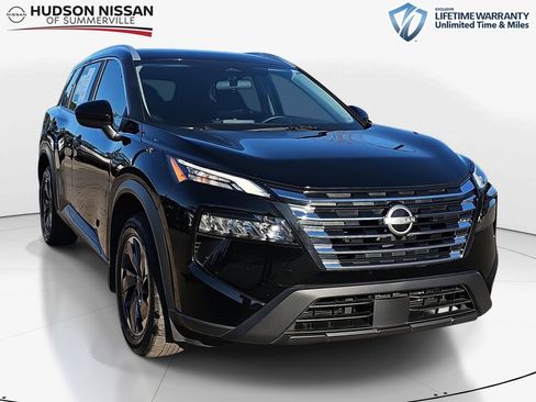 Used 2025 Nissan Rogue SV w/ SV Premium Package image 1