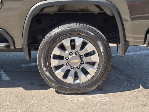 Used 2023 Chevrolet Silverado 2500 Custom w/ Custom Convenience Package RWD image 9