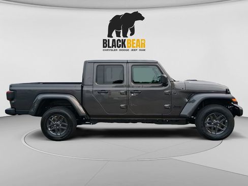 New 2026 Jeep Gladiator Sport AWD/4WD image 2