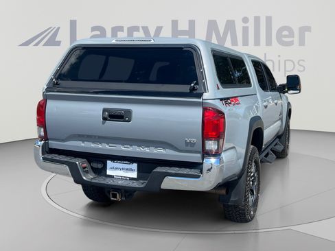 Certified 2019 Toyota Tacoma TRD Off-Road AWD/4WD image 5