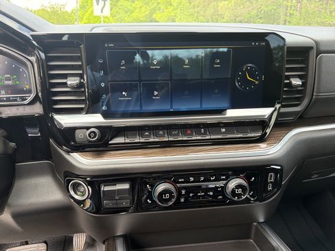 Used 2022 Chevrolet Silverado 1500 RST AWD/4WD image 27
