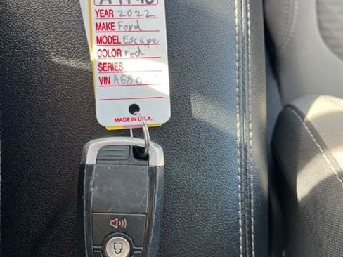 Used 2022 Ford Escape SE image 44