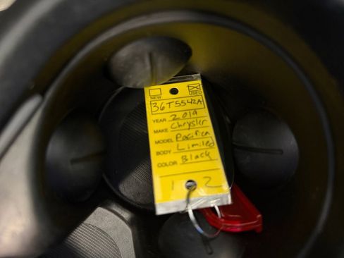 Used 2019 Chrysler Pacifica Limited w/ Advanced Safetytec Group FWD image 37