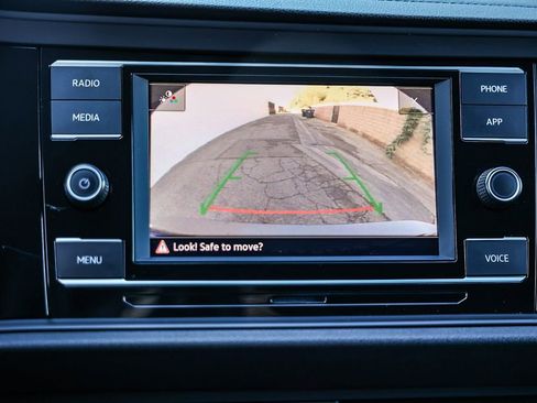 Used 2022 Volkswagen Jetta SE image 32