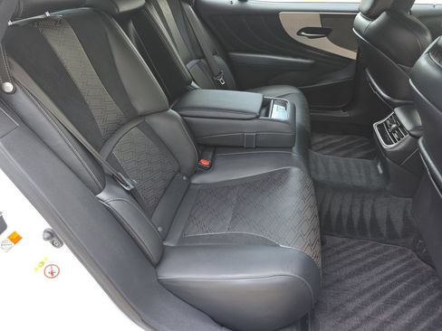 Used 2018 Lexus LS 500 F Sport w/ Accessory Package (Z1) RWD image 26