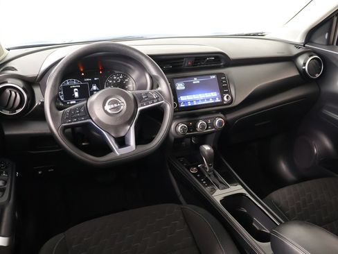 Used 2024 Nissan Kicks SV w/ Interior Electronics Package FWD image 2