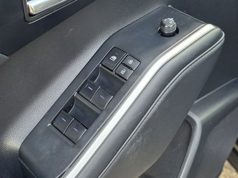 Used 2022 Toyota Highlander XLE image 22