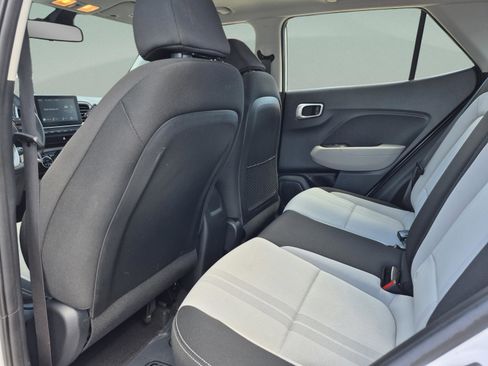 Used 2023 Hyundai Venue SEL FWD image 14