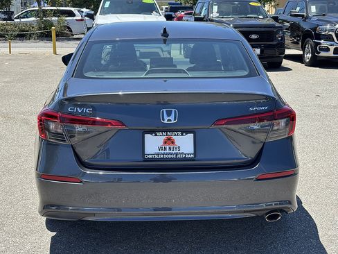Used 2023 Honda Civic Sport image 4