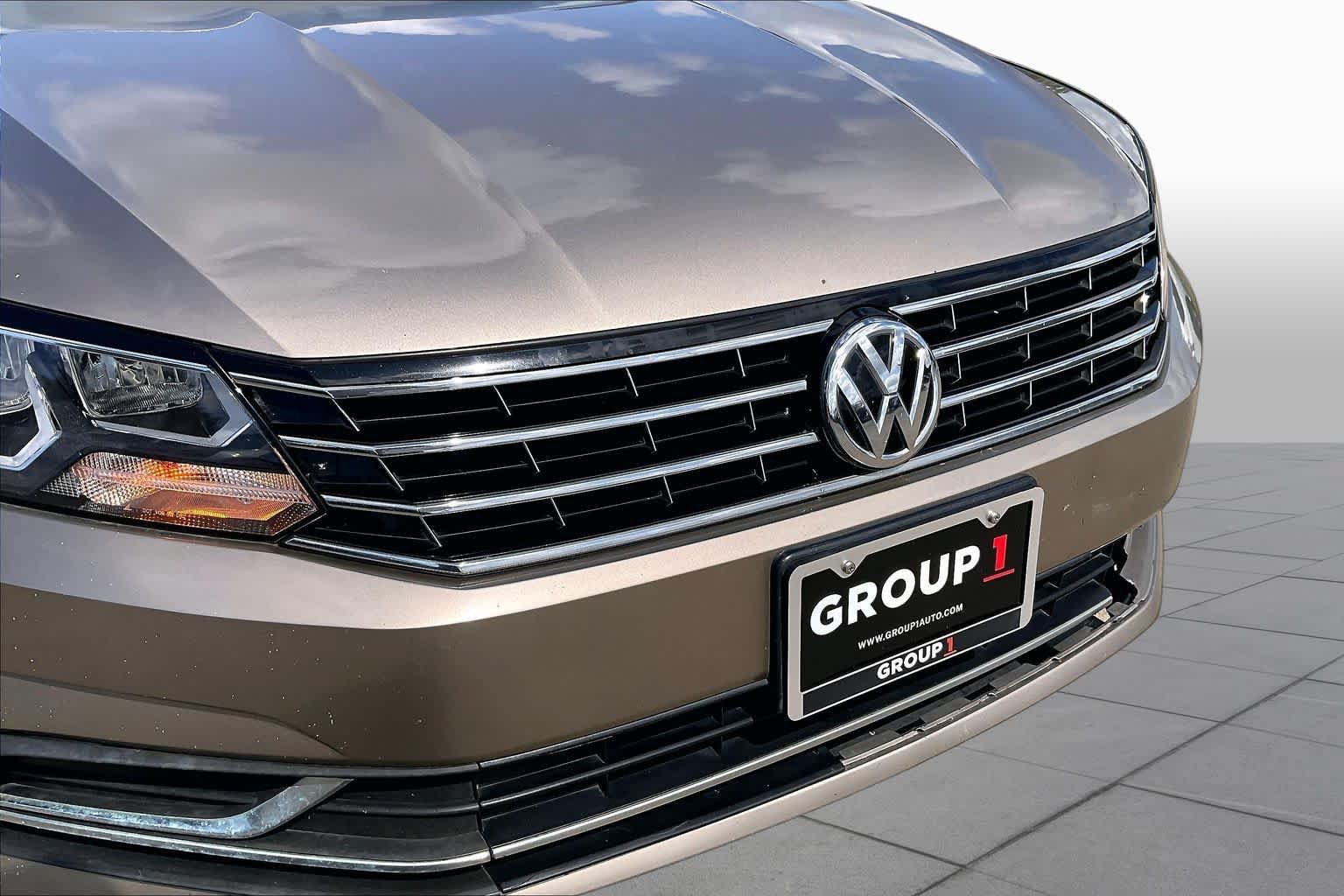 Used 2016 Volkswagen Passat 1.8T S FWD image 27