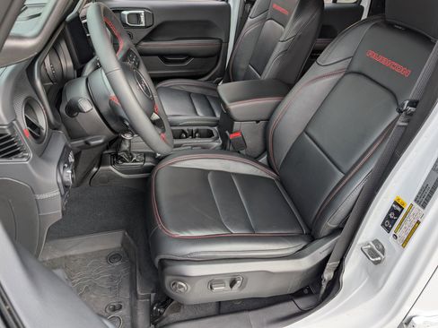 Used 2024 Jeep Wrangler Unlimited Rubicon w/ Convenience Group image 15