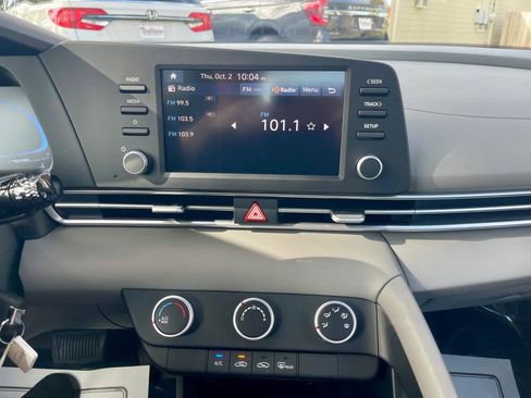 Used 2025 Hyundai Elantra SE image 14