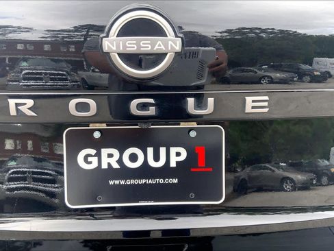 Used 2025 Nissan Rogue SV FWD image 10